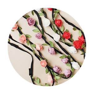 Krans Små rosor Röd